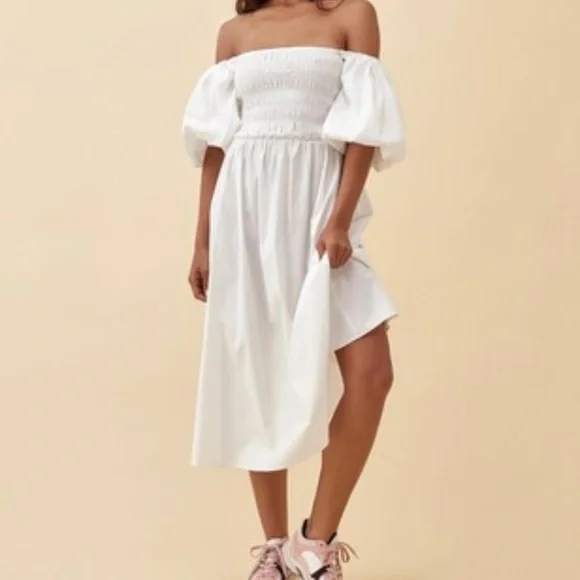 *host pick* 😊😊 REFORMATION tuli midi smocked dress - Picture 1 of 1